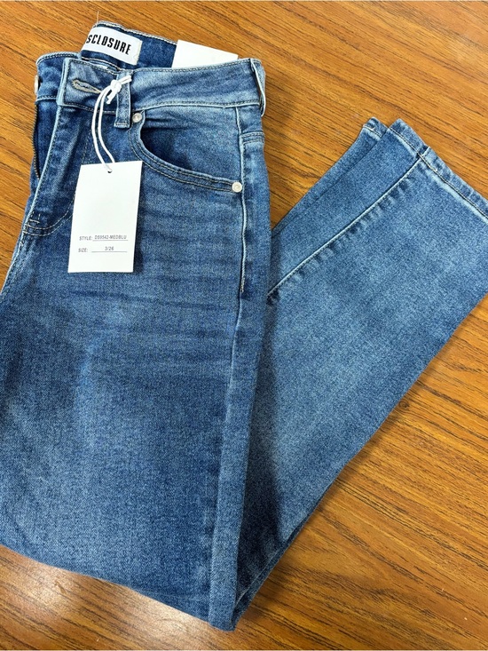 Disclosure Denim - NWT - Disclosure Wmns Mid-Rise Slim Straight Jeans - Size 3/26